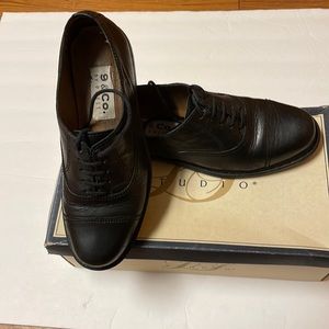 EUC 9 & co. by 9 west lace up  black shoes size 5 1/2 M
